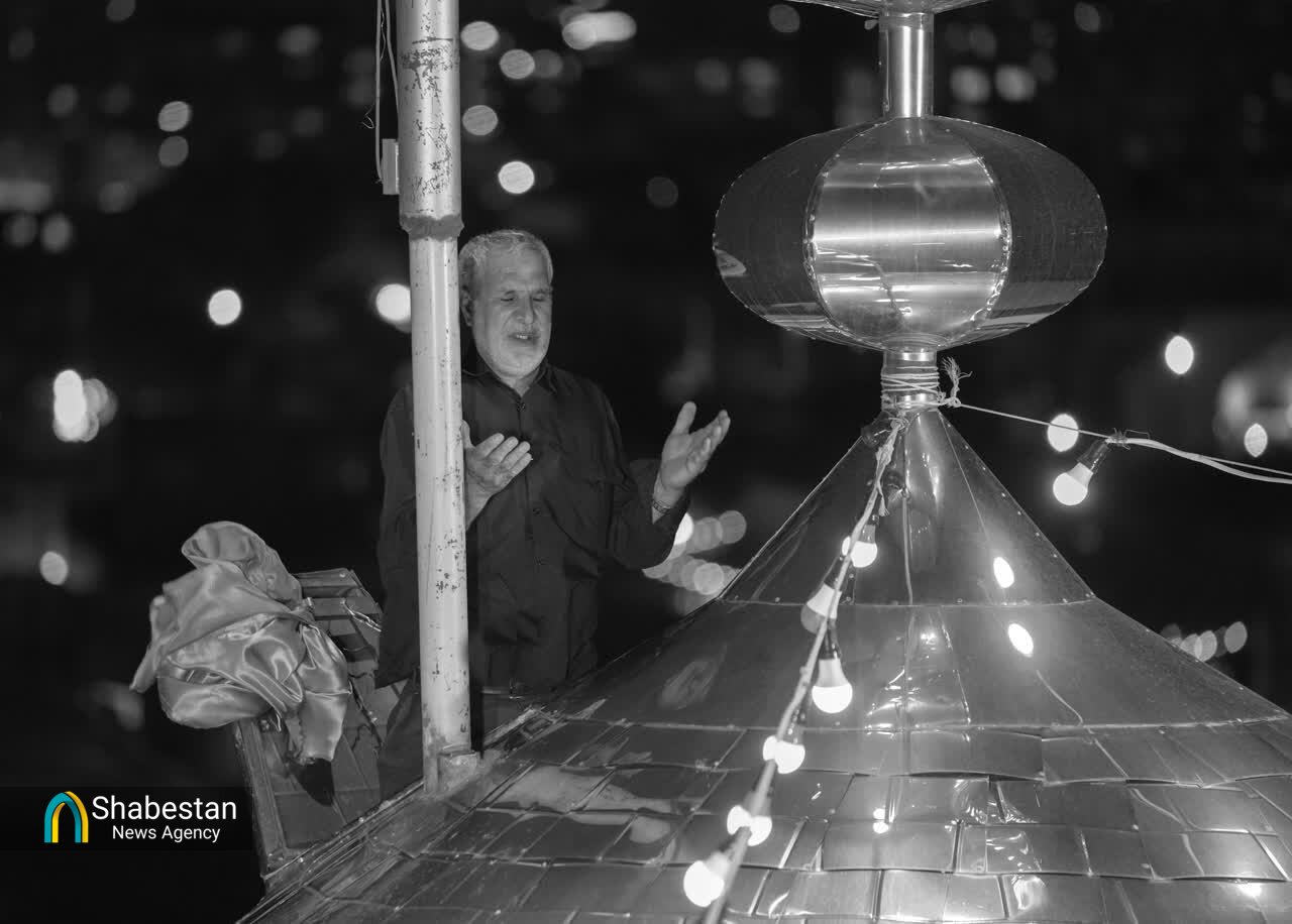 تعویض پرچم حسینیه اعظم زنجان