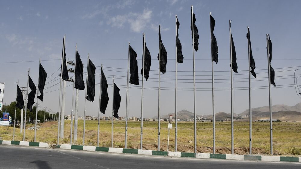 بام ایران سیاه‌پوش ماه محرم شد