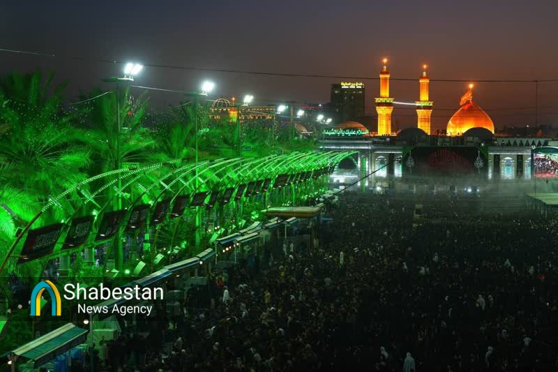 فضای بین الحرمین در مراسم تعویض پرچم آستان‌های مقدس حسینی و عباسی(ع)