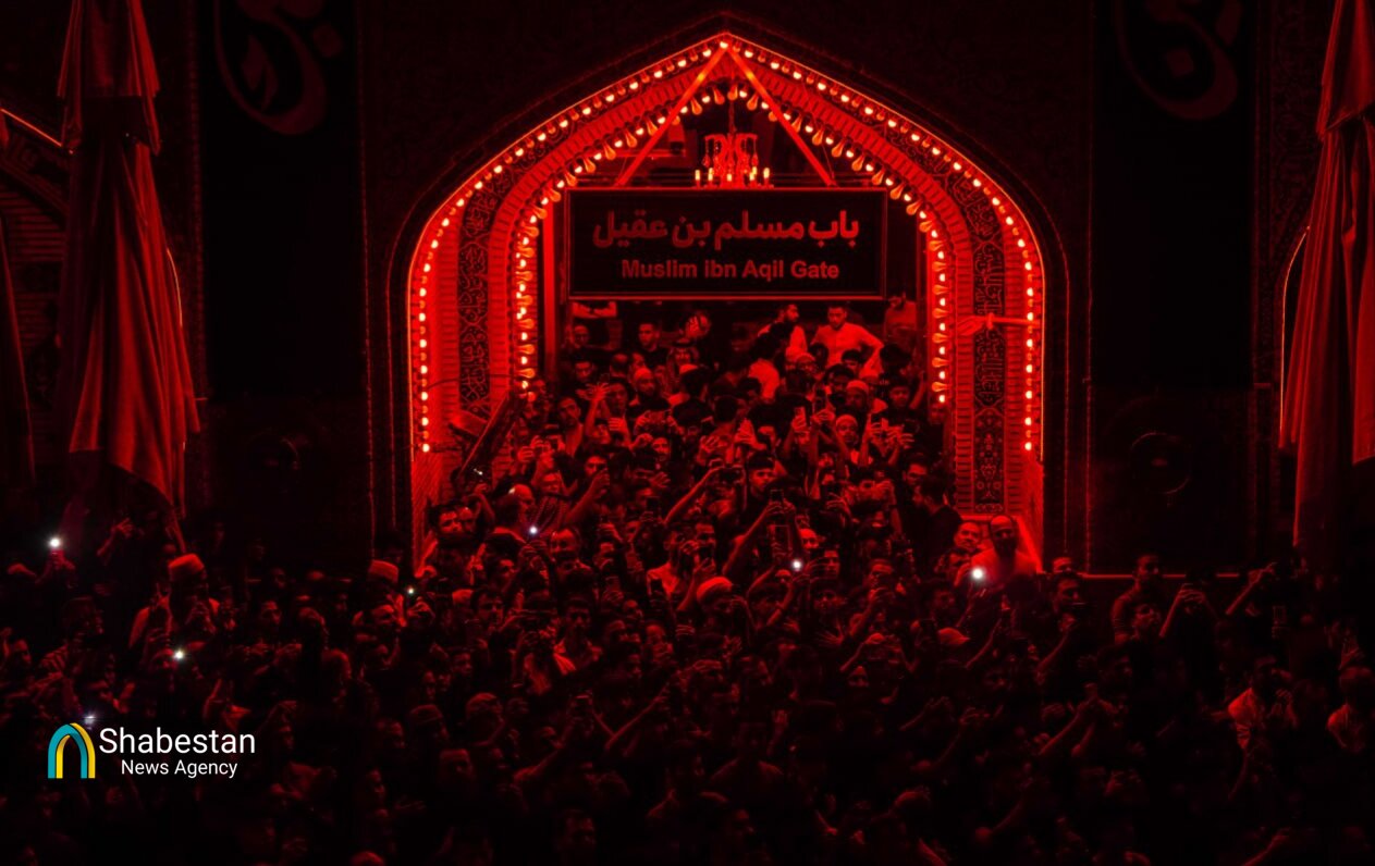 مراسم برافراشتن پرچم سیاه بر بارگاه حرم امام علی(ع)