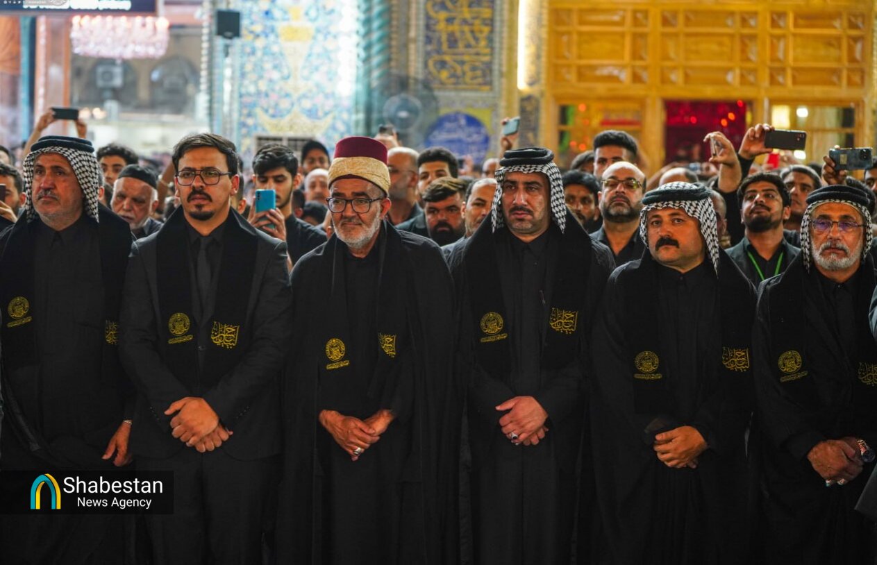 مراسم برافراشتن پرچم سیاه بر بارگاه حرم امام علی(ع)