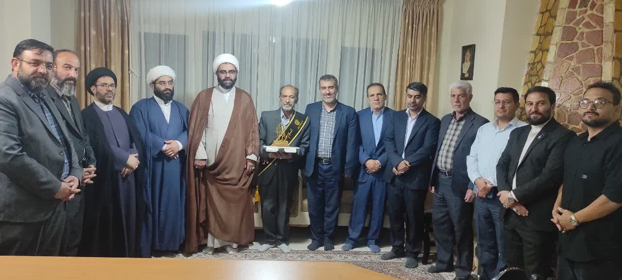 تکریم پیرغلام بروجردی در آیین مقام مجنون