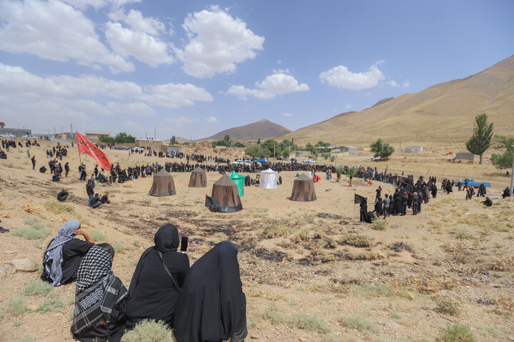 آیین سنتی نخل‌گردانی و بازسازی واقعه عاشورا در روستای ساکی