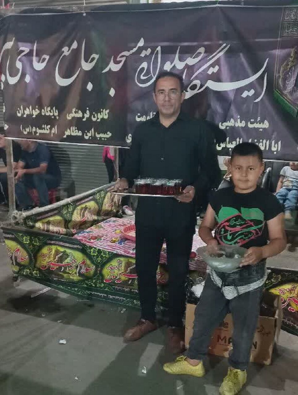 برپایی دو ایستگاه صلواتی چای زغالی در دو محله کم برخوردار ارومیه