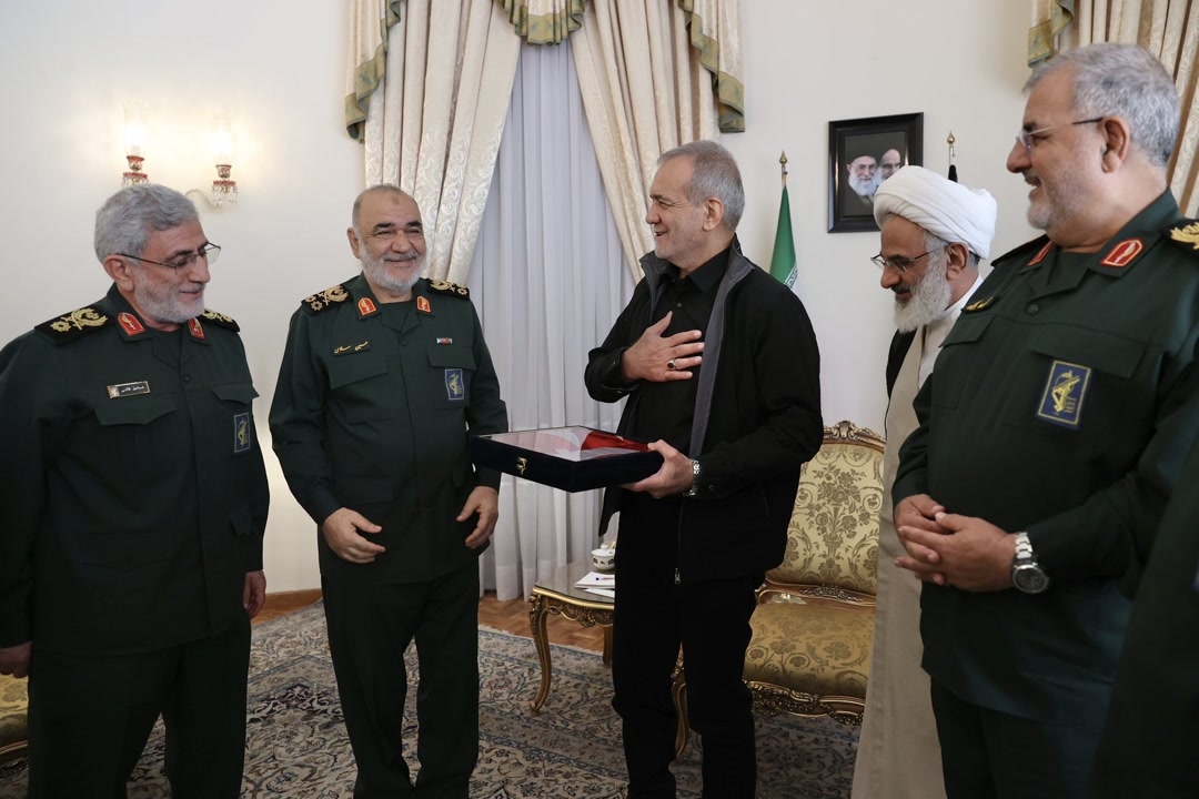 فرماندهان سپاه با رئیسجمهور منتخب دیدار کردند