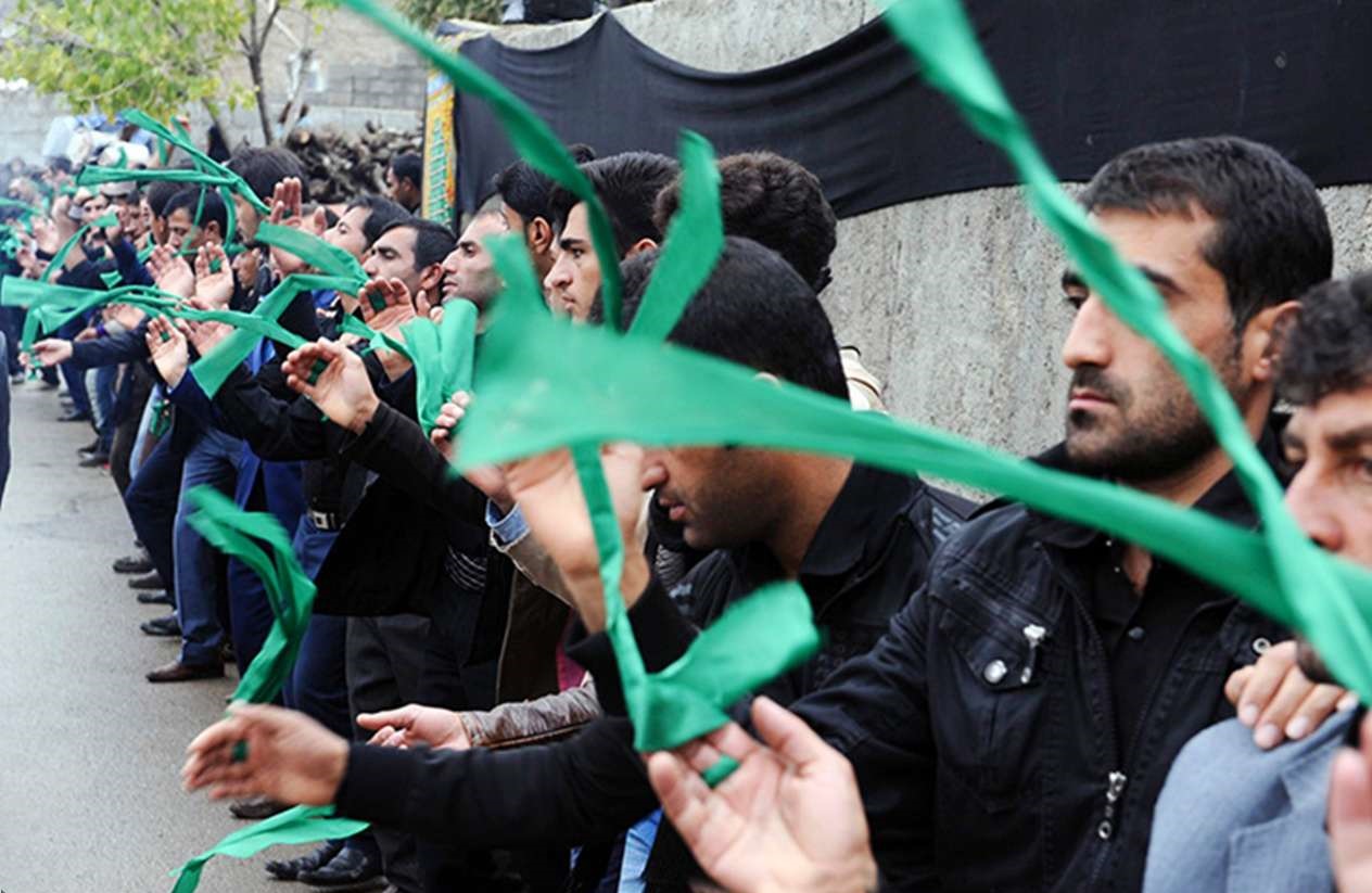 زنان زیلایی«حسین حسین گویان» ارادت خود را به شهدای دشت نینوا ابراز میکنند