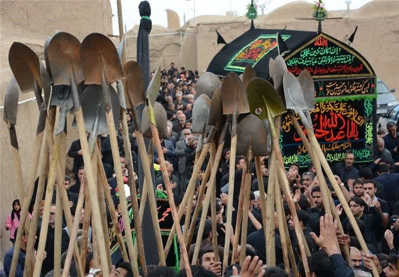 «بیل‌زنی» حزن ۳۰۰ ساله عزاداران خوسفی در ظهر عاشورا