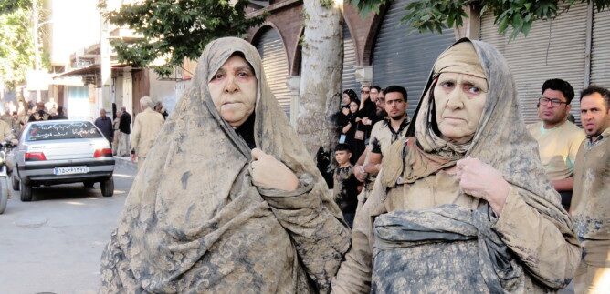 خاکیترین آیین عزاداری مردم خرمآباد در روز عاشورای حسینی