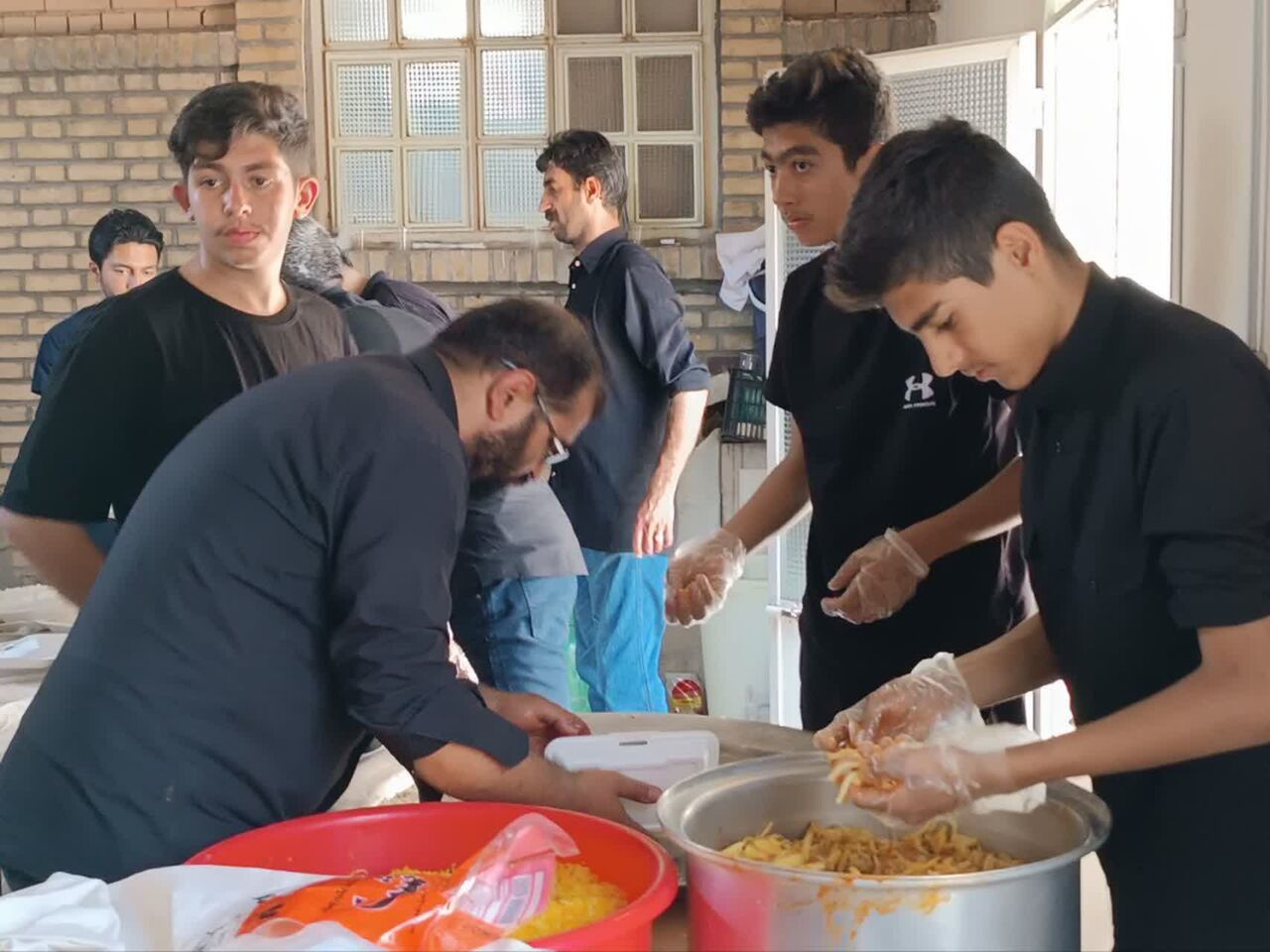 از نشستهای بصیرت عاشورایی تا تعزیهخوانی در کانونهای مساجد زنجان