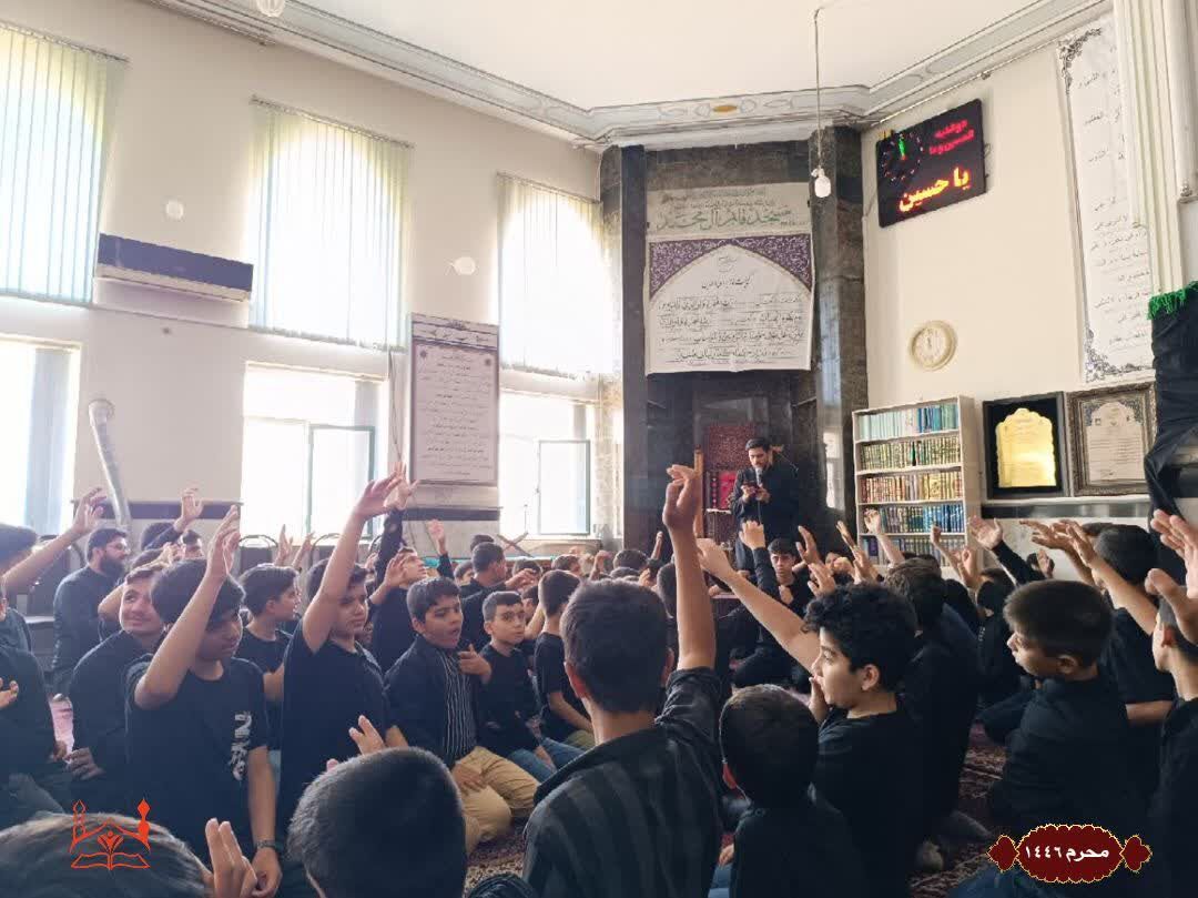 از نشستهای بصیرت عاشورایی تا تعزیهخوانی در کانونهای مساجد زنجان