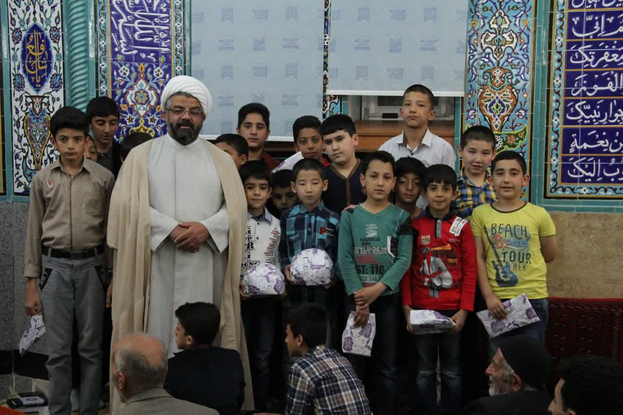 کتابخوانی تفریح بچههای این مسجد است