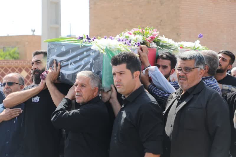 اقامه نماز نماینده رهبر معظم انقلاب در استان سمنان بر پیکر شهید والامقام سردار «ناصر طحانی»