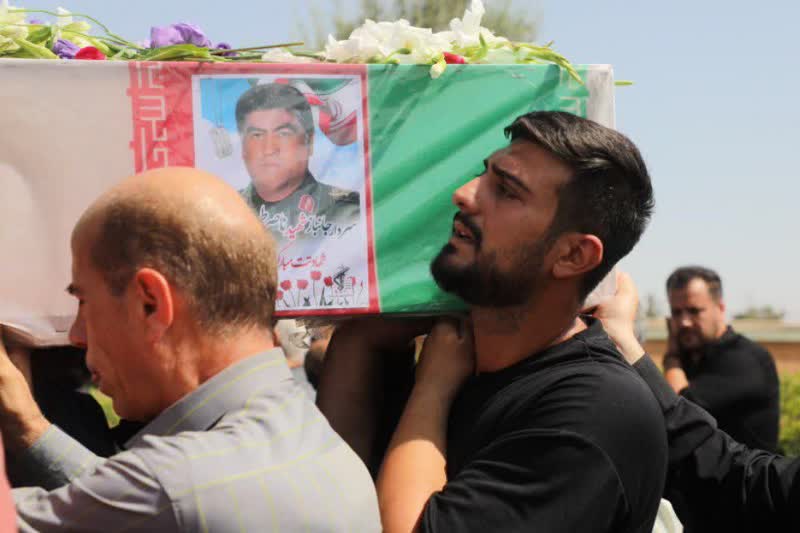 اقامه نماز نماینده رهبر معظم انقلاب در استان سمنان بر پیکر شهید والامقام سردار «ناصر طحانی»