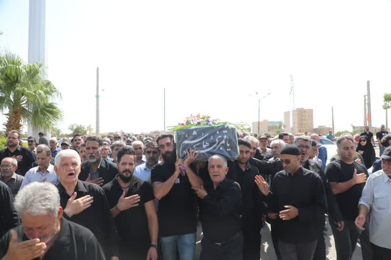 اقامه نماز نماینده رهبر معظم انقلاب در استان سمنان بر پیکر شهید والامقام سردار «ناصر طحانی»