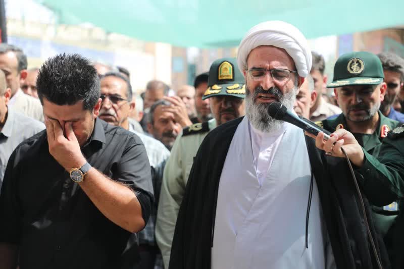 اقامه نماز نماینده رهبر معظم انقلاب در استان سمنان بر پیکر شهید والامقام سردار «ناصر طحانی»