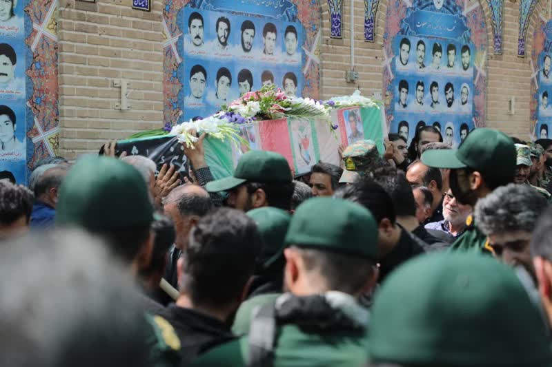 اقامه نماز نماینده رهبر معظم انقلاب در استان سمنان بر پیکر شهید والامقام سردار «ناصر طحانی»