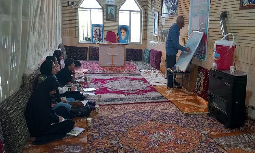 سرود و تئاتری که مسجد را پاتوقهای دخترانه کرده است