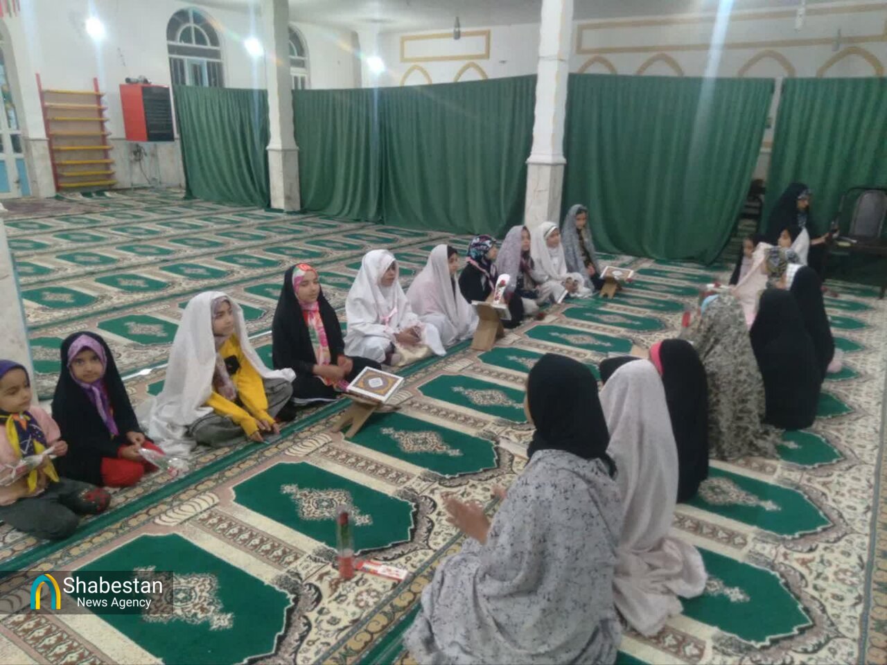 رویکرد تربیتی مسجد فاطمه الزهرا(س) دورود با محوریت اجرای برنامههای تابستانه