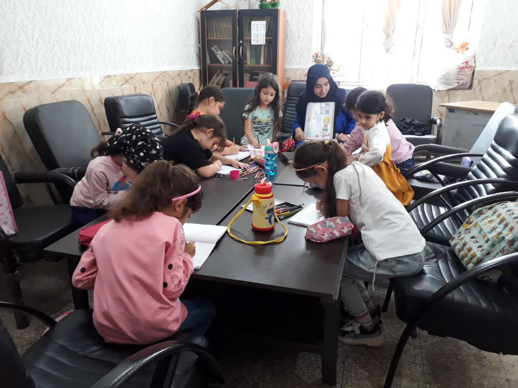 برپایی کلاس نقاشی با عنوان کانون مسجد و نشاط در رشت