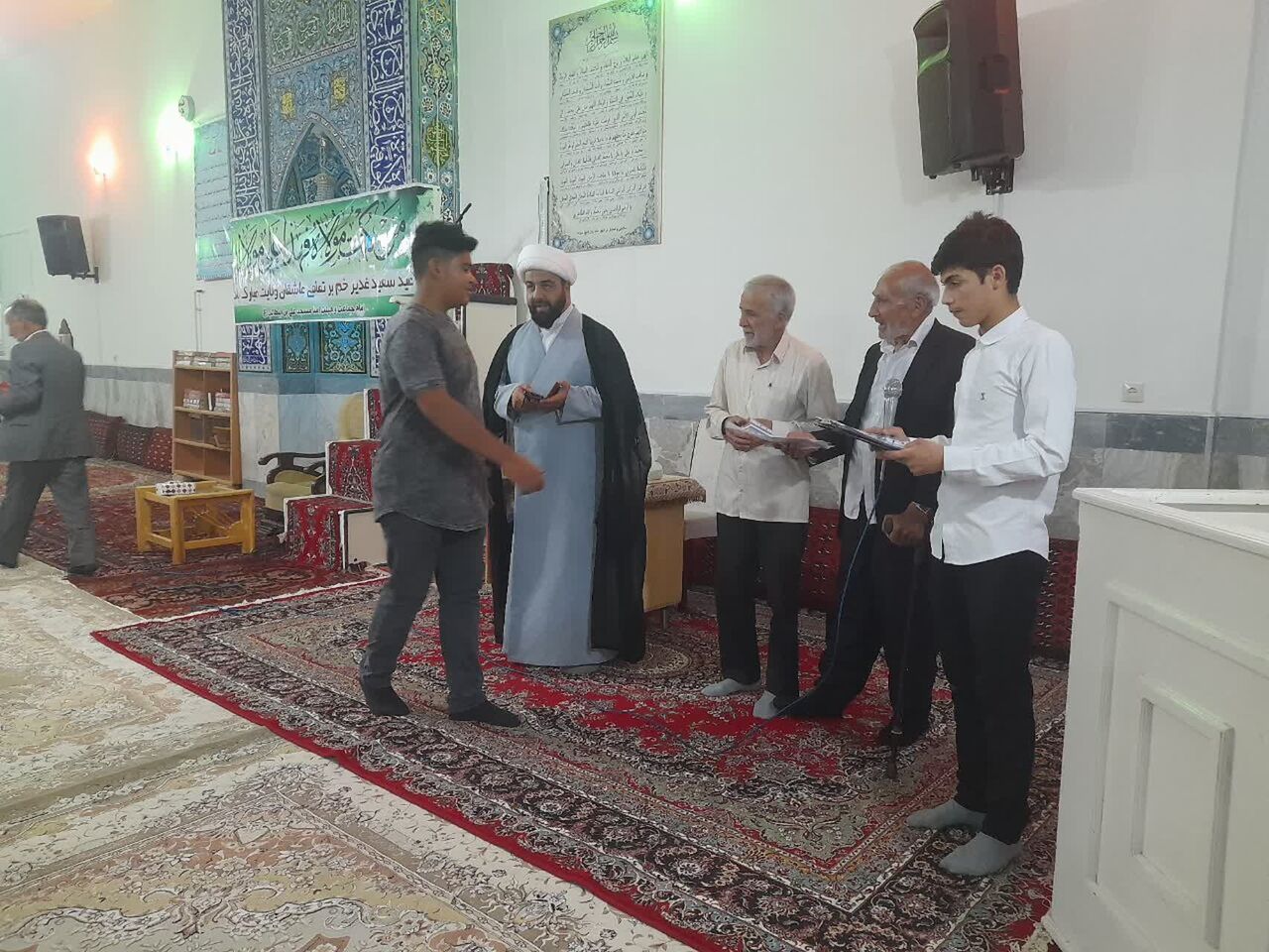 جوانی که با هدایت امام جماعت سکان فرهنگی مسجد علیابن ابیطالب خمین را در دست گرفت