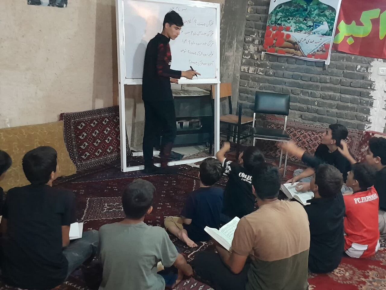 جوانی که با هدایت امام جماعت سکان فرهنگی مسجد علیابن ابیطالب خمین را در دست گرفت