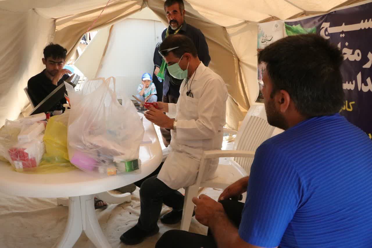 خدمترسانی خانوادگی بچههای کانون پیامبر اعظم(ص) به زائران حسینی