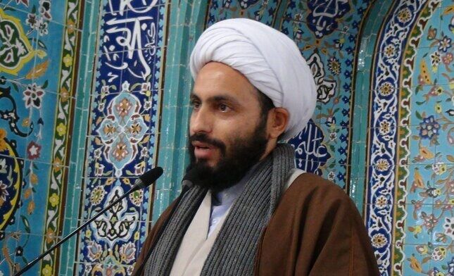 عظمت اربعین به رنگ باختن خردهفرهنگها و اجتماع حول امام است