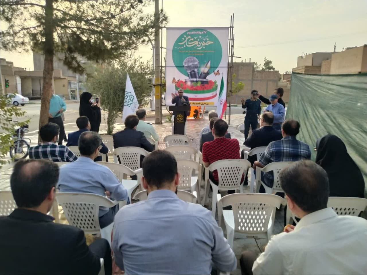 خبرنگاران چشمهای بیدار جامعه هستند که از تهدیدها فرصت میسازند