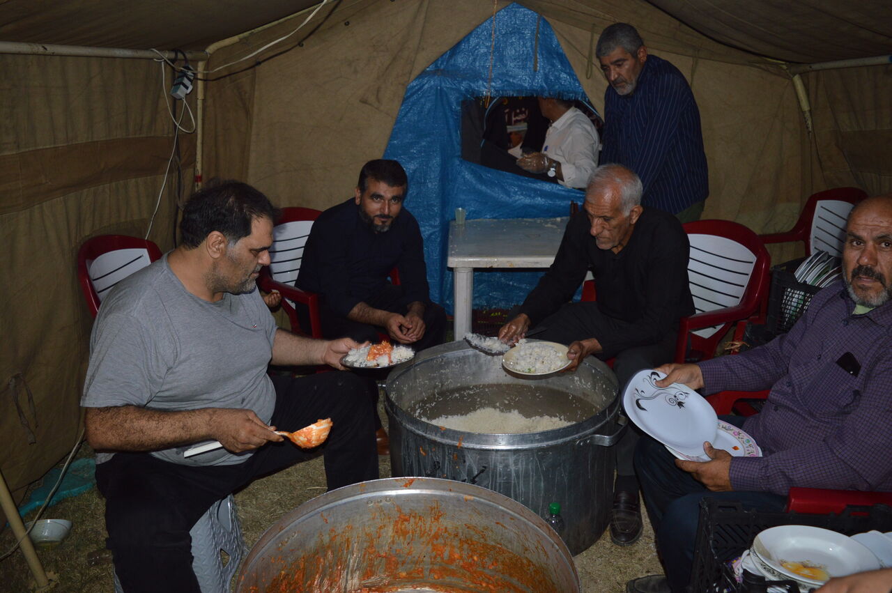 فعالیت های ۲۴ ساعته موکب طریق الکربلا برای زائران اربعین