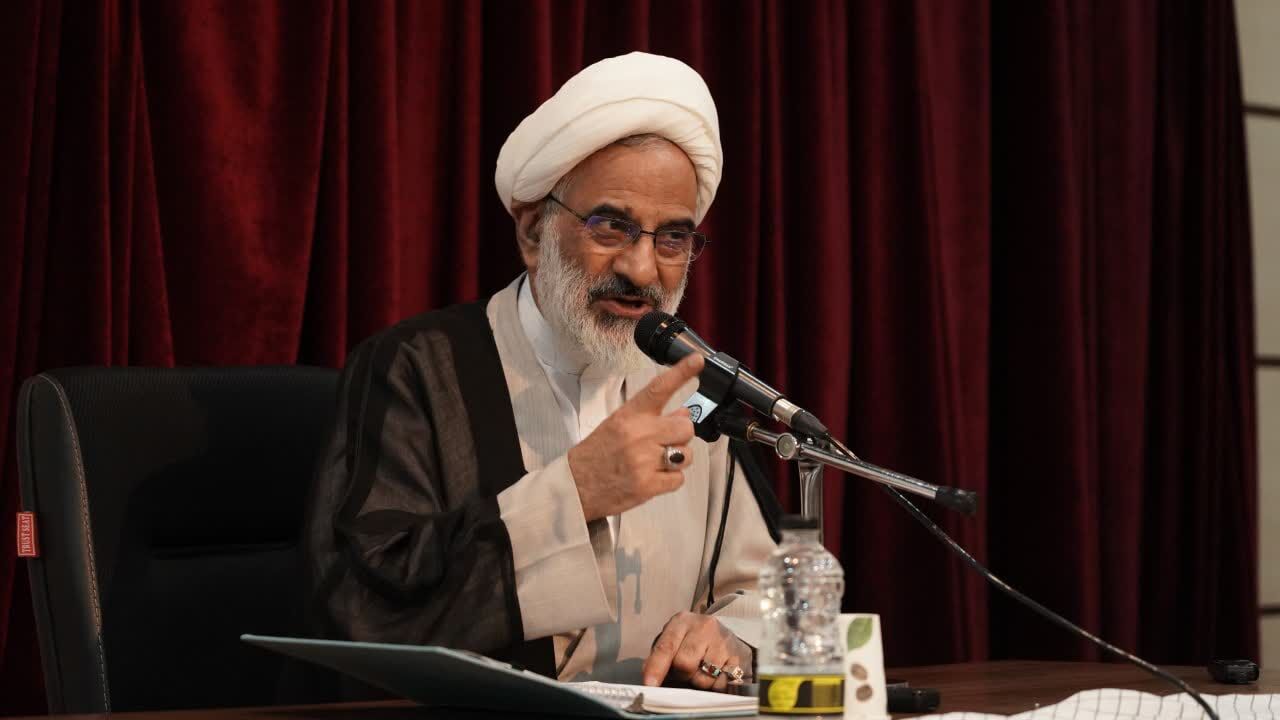 اساتید جهادگر تبیین انقلاب را به سمت موفقیتهای بیشتر هدایت کنند