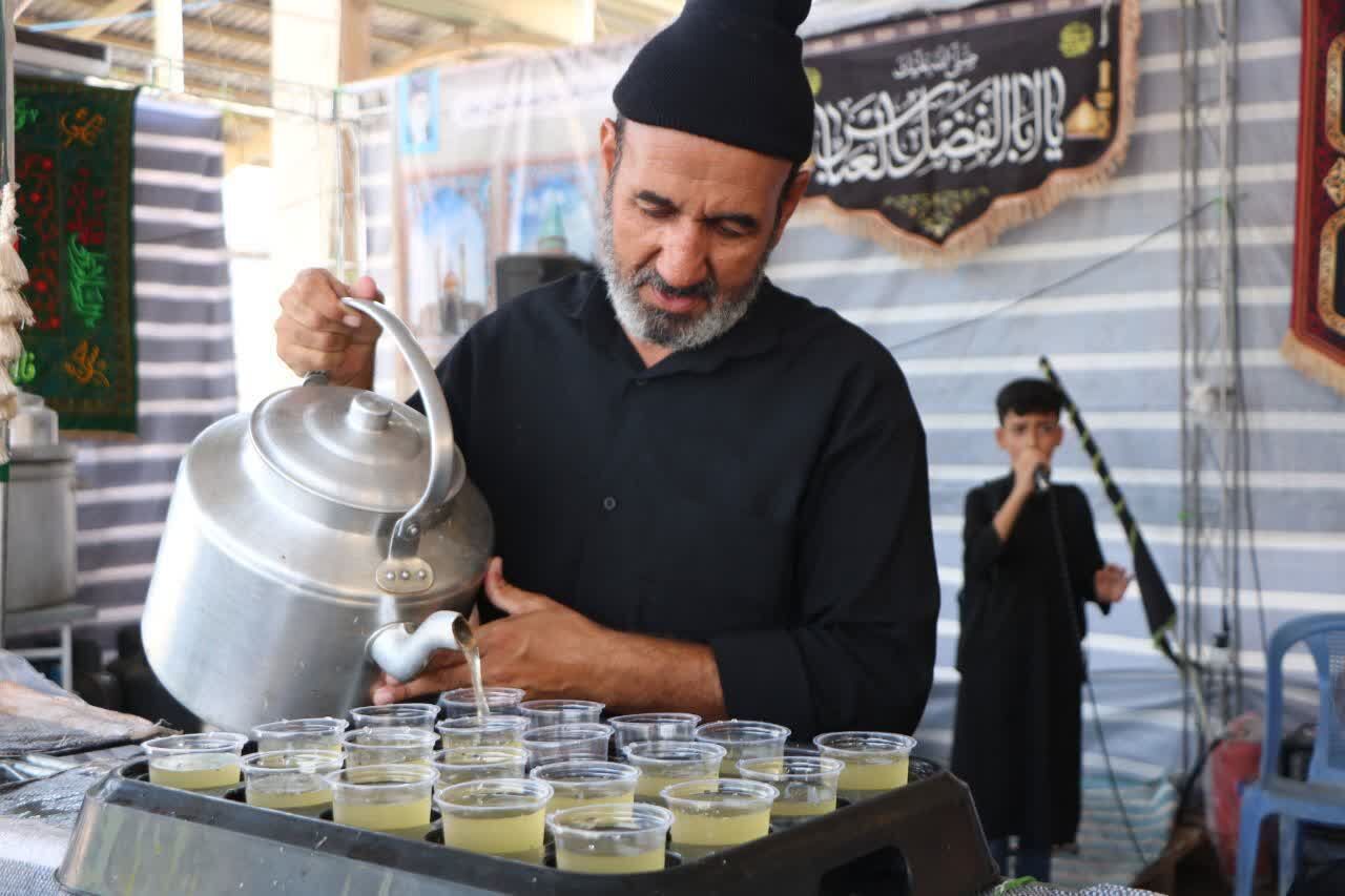 موکب شهدای کربلای زنجان در مرز خسروی به زائران خدمت میکند