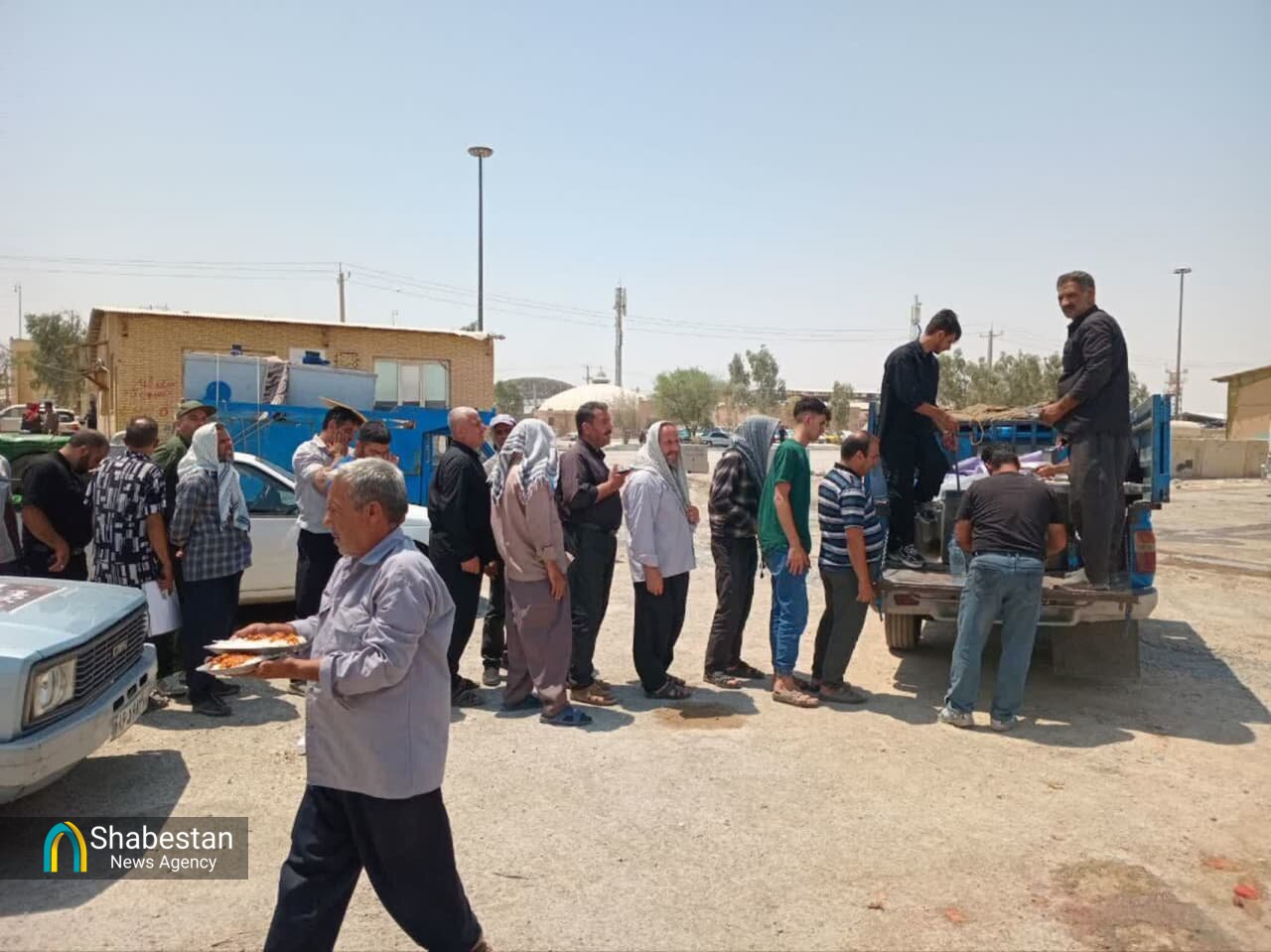 وقتی گرمای ۵۰ درجهای مرز مهران پیش عشق زائران کم میآورد