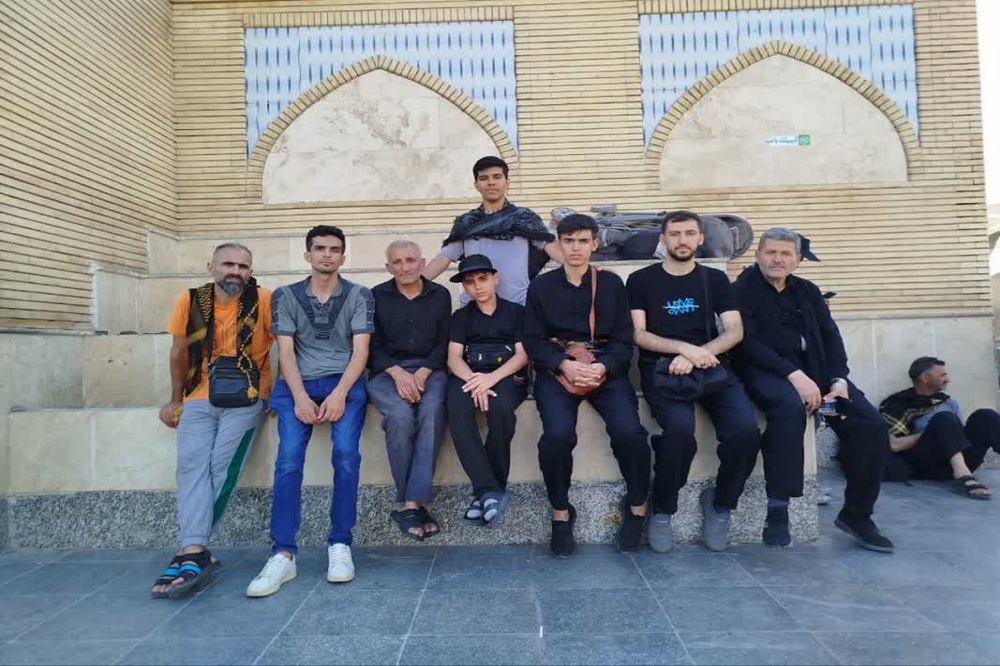 بچه مسجدیها با عَلَم حسین(ع) راهی کربلا شدند