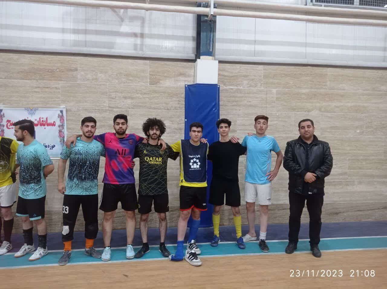 تدارک بچههای کانون مرات المحسنین زنجان در مسیر جاماندگان اربعین