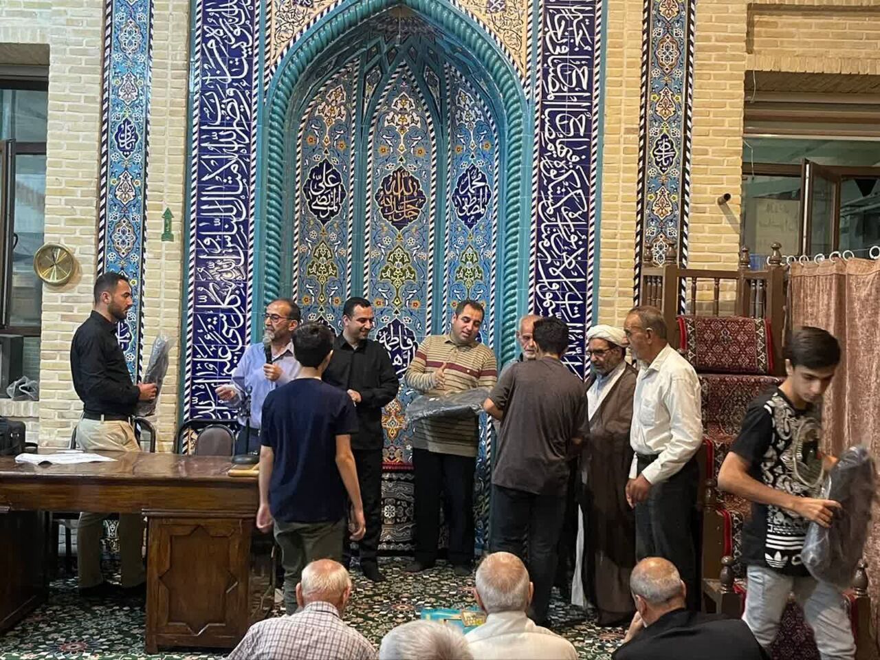 تدارک بچههای کانون مرات المحسنین زنجان در مسیر جاماندگان اربعین