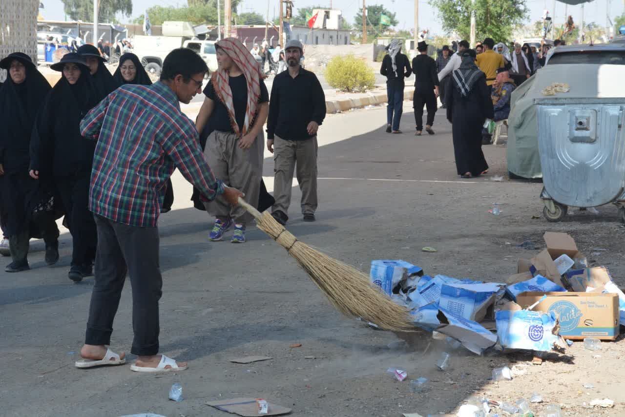 خدمترسانی خادمین حسینیه اعظم زنجان به زائران اربعین در سامرا