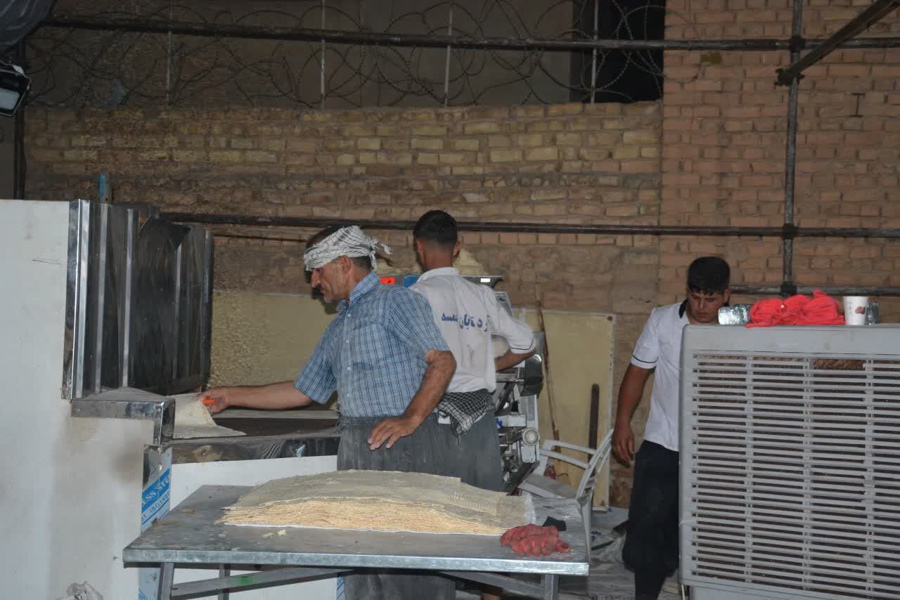 خدمترسانی خادمین حسینیه اعظم زنجان به زائران اربعین در سامرا