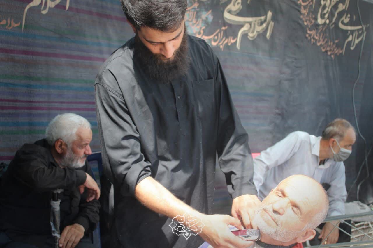 جوانان بروجرد پیشرو در خدمترسانی به زائران حسینی