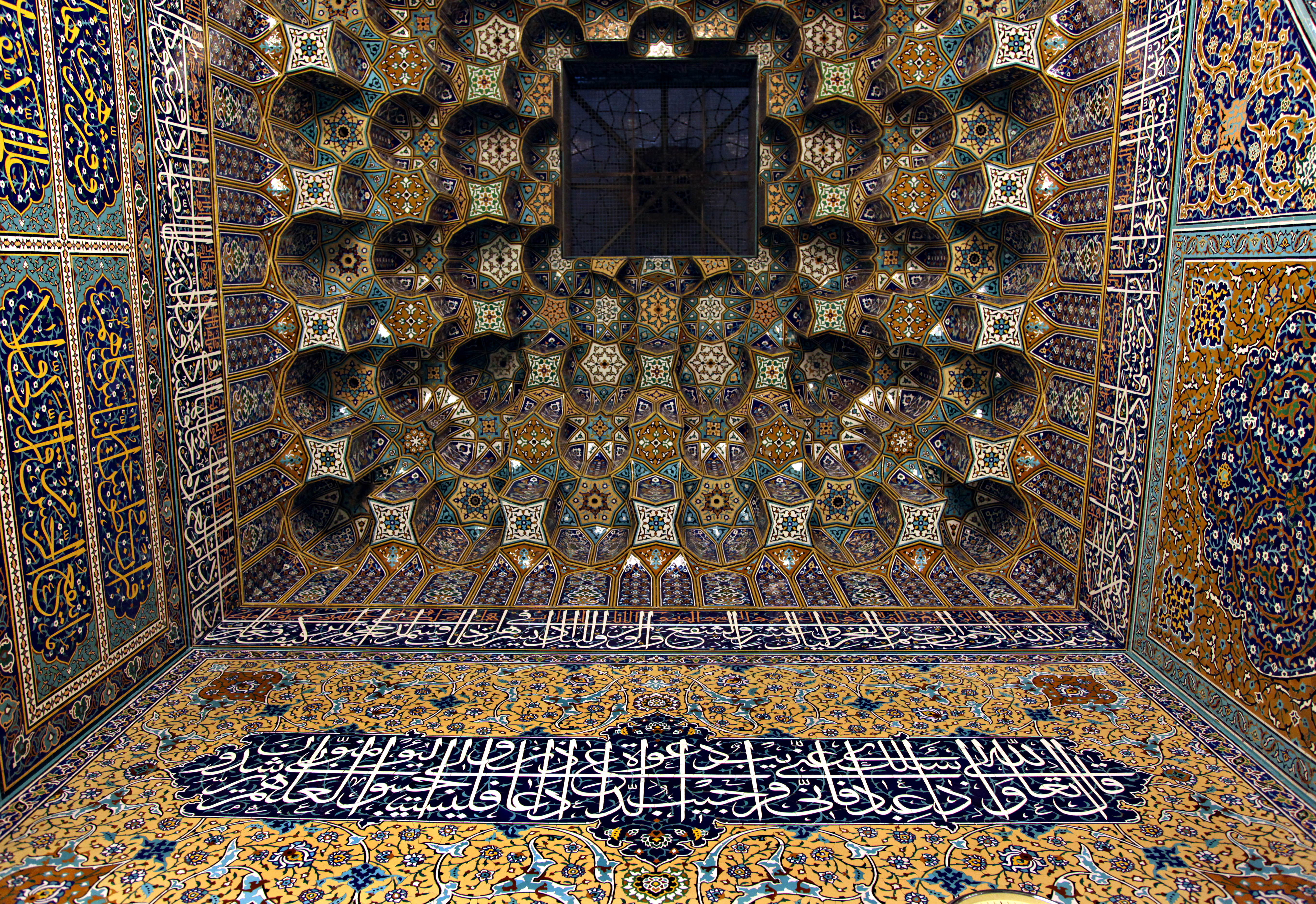 کتیبههای قرآنی؛ پیوند عشق و هنر در عرض ارادت به شمسالشموس(ع)