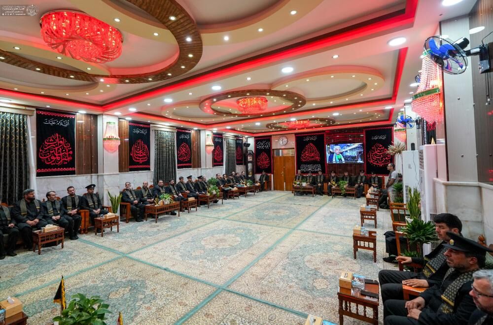 تقدیم پرچم حرم امام رضا(ع) به آستان مطهر علوی