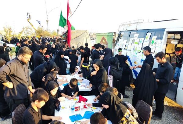 موکبی که بچههای مسجد برای زائران کودک اربعین برپا کردهاند