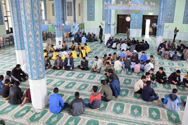 مسجد از نگاه امام خمینی(ره)؛ مساجد را زنده نگه دارید تا جامعه پویا بماند