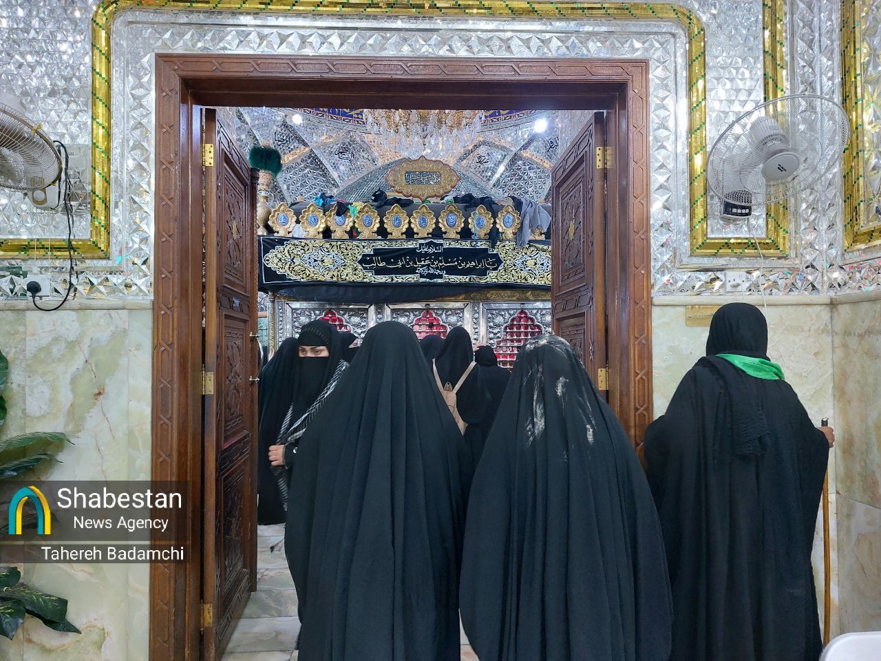 خدماتدهی مواکب ایرانی در حرم طفلان مسلم با چاشنی طرحهای فرهنگی+تصاویر