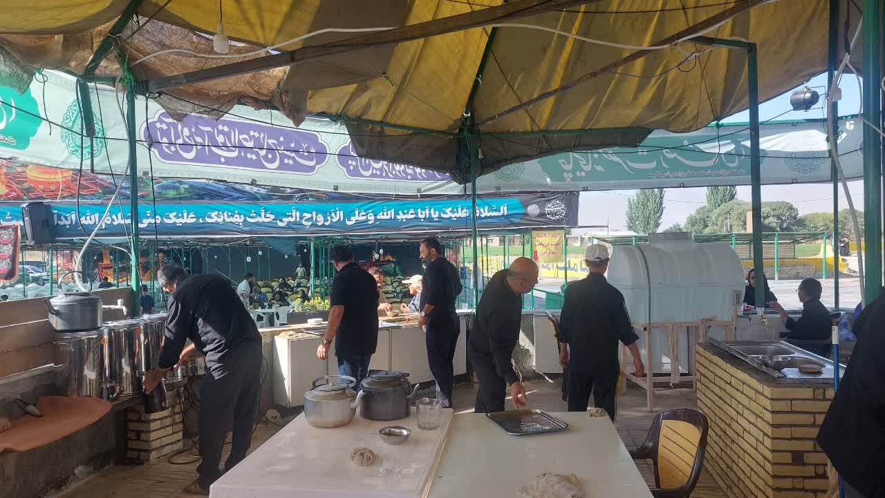 برپایی نمایشگاه «از مدینه تا شام» در موکب شهدای خدمت و صنعت استان مرکزی شهرستان شازند