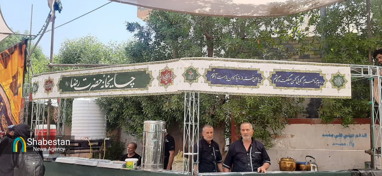 خدمترسانی بچه مسجدیهای قرارگاه امام حسن عسگری(ع) به زائران حسینی