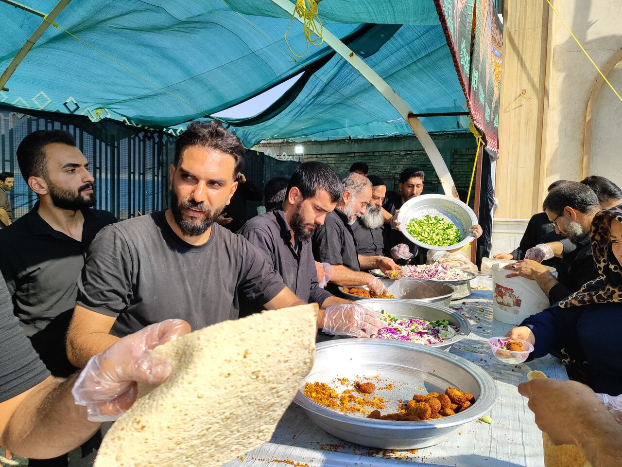 عاشقان حسینی در اصفهان عازم امامزاده شاه کرم شدند