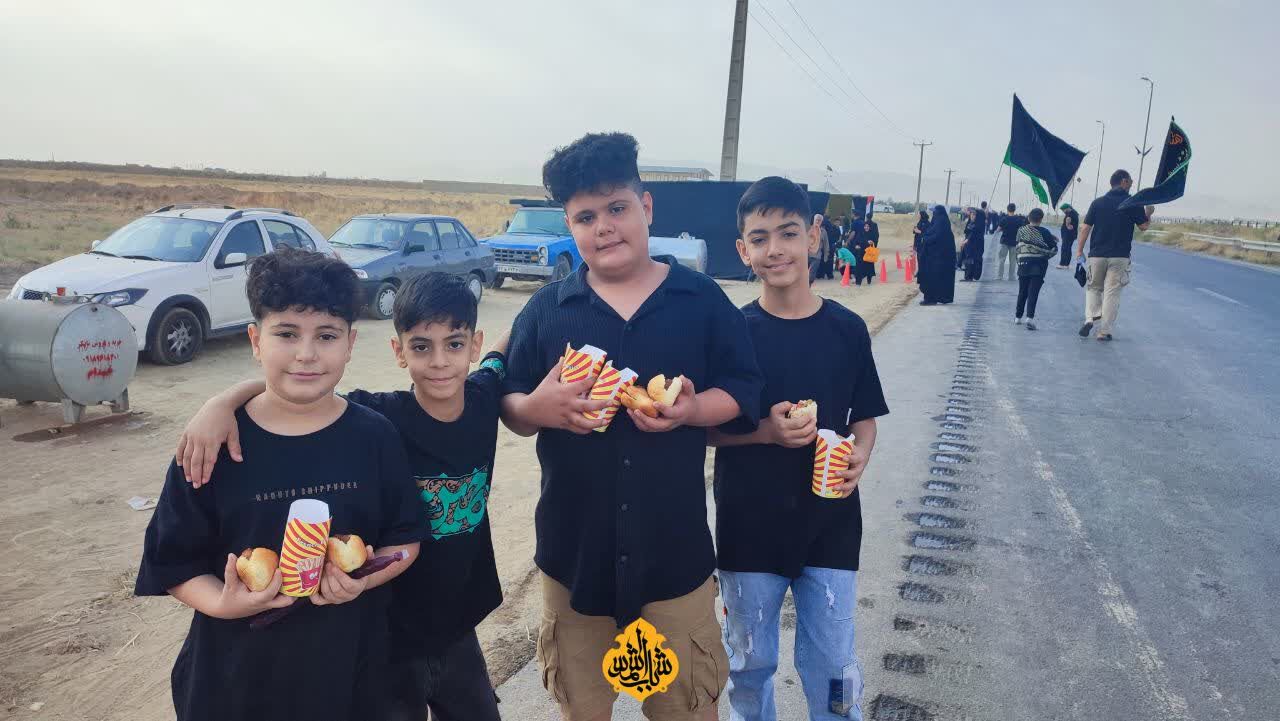 همایش بزرگ پیادهروی "دلدادگان حسینی" با حضور گسترده عاشقان اباعبدالله در اراک برگزار شد