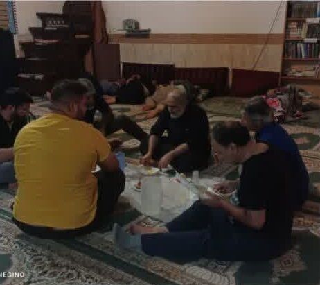 خدمتگزاری به زائرین امام حسین(ع) به همت کانون فرهنگی هنری عصر ظهور