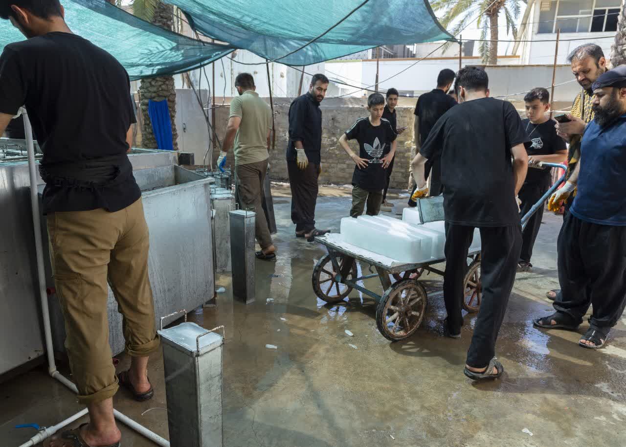 خدمترسانی هرساله بچههای موکب امام حسن عسکری به زائرین اربعین در کربلا