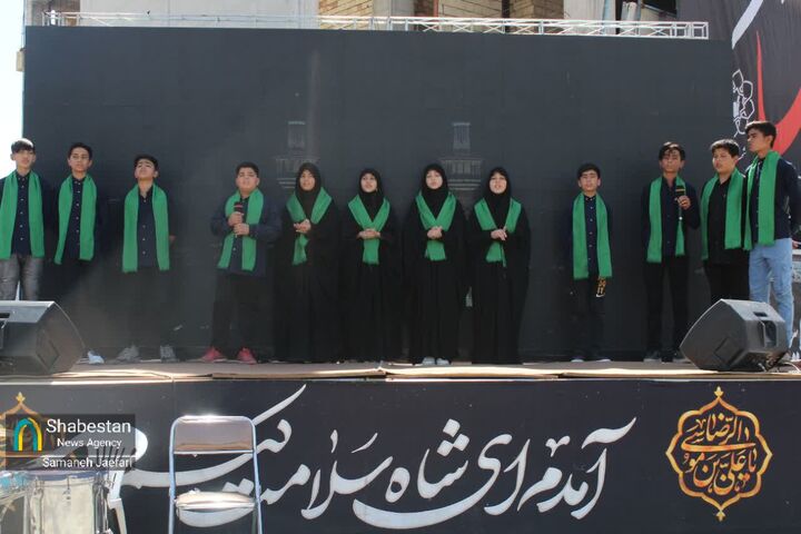اجرای گروه های سرود کانون‌های فرهنگی هنری مساجد مشهد در عرصه میدان شهدا